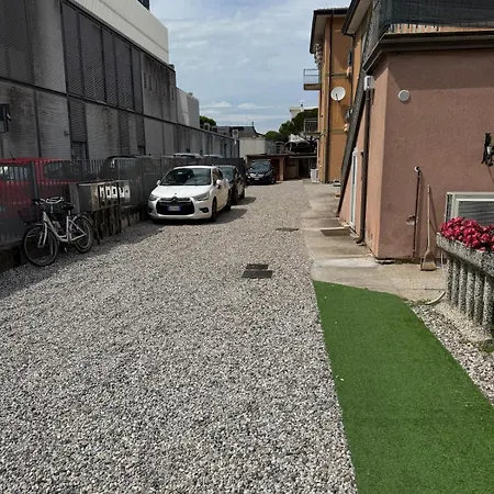 Stella Luxe Mazzini Park