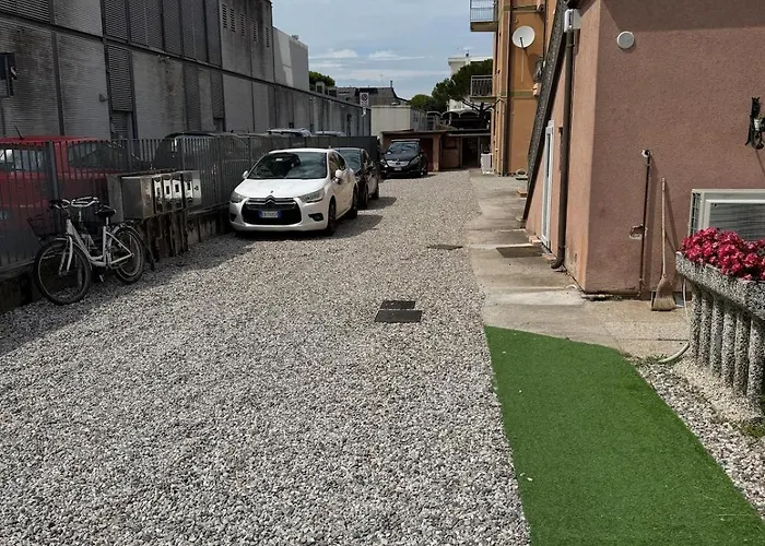 Stella Luxe Mazzini Park