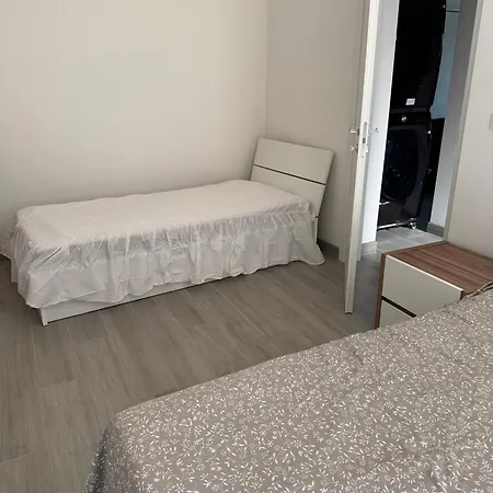 Stella Luxe Mazzini Park 아파트